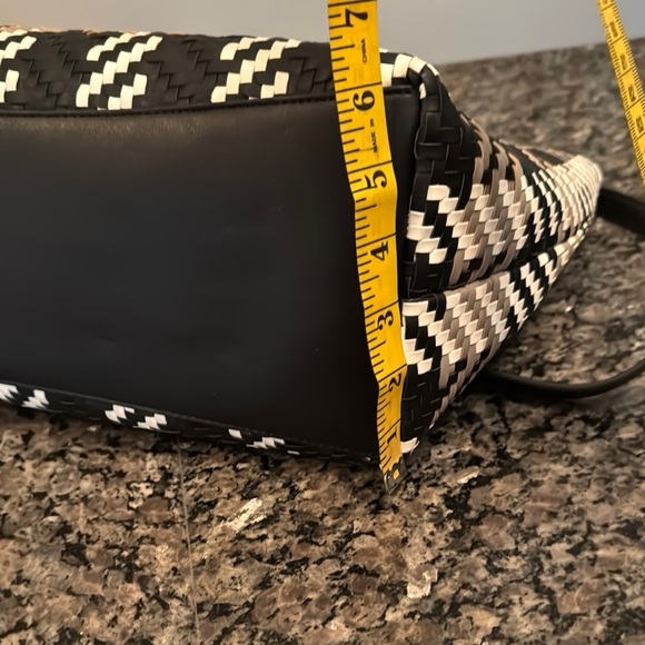 Calvin Klein woven Black taupe and White Chevron large Tote EUC - Picture 11 of 16